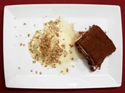 Schwarzwälder Kirsch-Tiramisu mit Tonkabohneneis (Detlef Soost) - Rezept