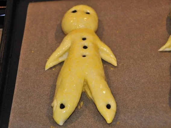 Adventskalender 6. Tag: Klosamännle (Nikolaus) aus Hefeteig - Rezept - Bild Nr. 10