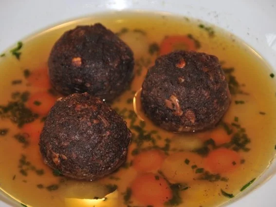 Adventskalender 19. Tag: gebackene Leberknödelsuppe - Rezept