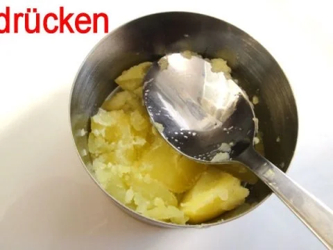 Ei auf Spinat-Kartoffelboden und Sahne-Spiegel Euro 5,50 für 4 Pers. - Rezept - Bild Nr. 6