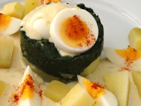 Ei auf Spinat-Kartoffelboden und Sahne-Spiegel Euro 5,50 für 4 Pers. - Rezept - Bild Nr. 8