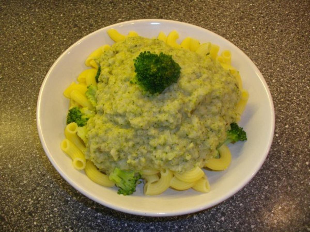 Raffinierte Brokkoli Soße mit Sardellen - schnell &amp; einfach - 214 kcal/100g