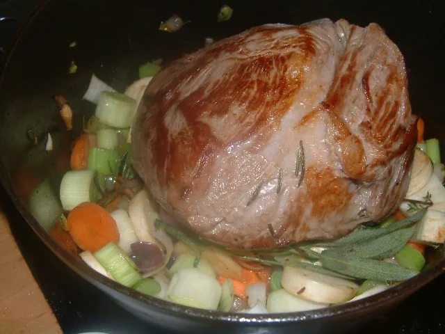 Rezept: Mediterraner Rinderschmorbraten im Kräuter-Rotweinsud Bild Nr. 8 Mediterraner Rinderschmorbraten im Kräuter-Rotweinsud - Rezept - Bild Nr. 8