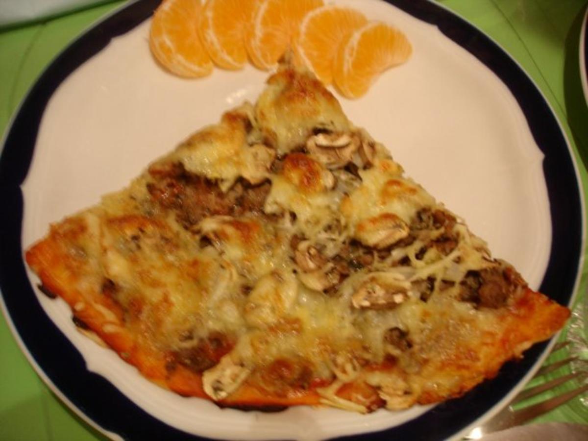 Mett-Zwiebel-Champignon-Pizza - Rezept