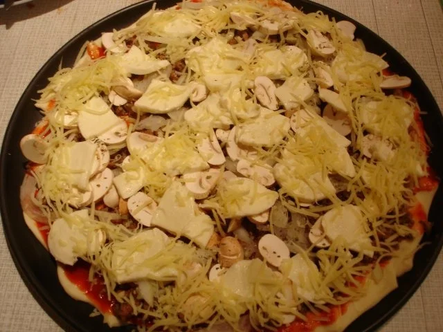Rezept: Mett-Zwiebel-Champignon-Pizza Bild Nr. 22 Mett-Zwiebel-Champignon-Pizza - Rezept - Bild Nr. 22