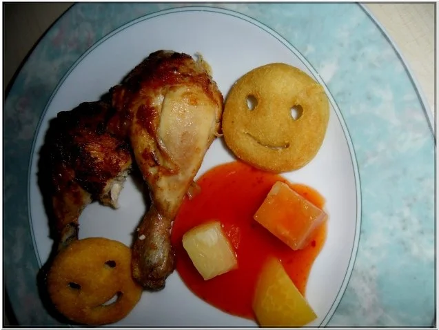 Knuspriges Hendl mit süß-saurer Sauce, dazu Smilies - Rezept - Bild Nr. 3