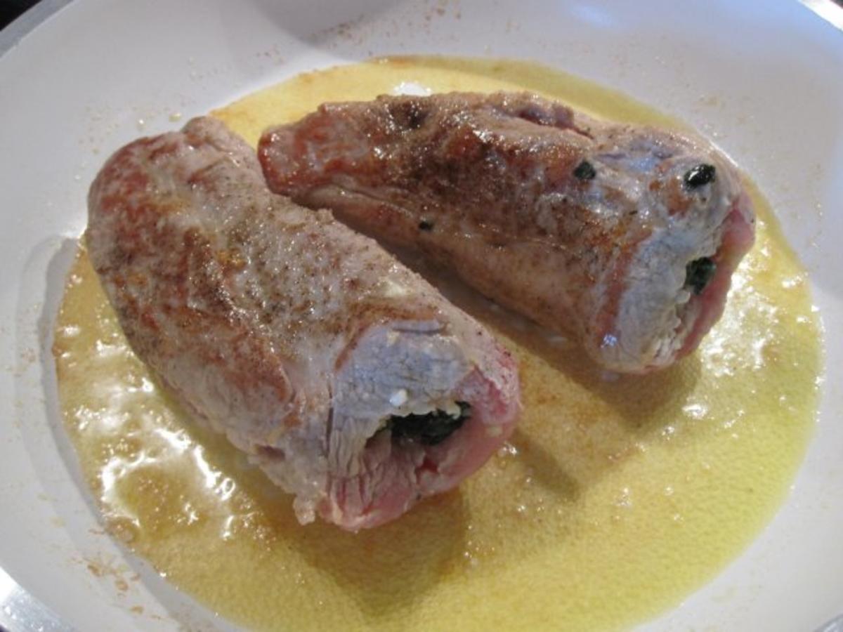 Schweinslungenbraten mit Blattspinat-Schafskäsefüllung in pikanter Weißweinsauce - Rezept - Bild Nr. 5