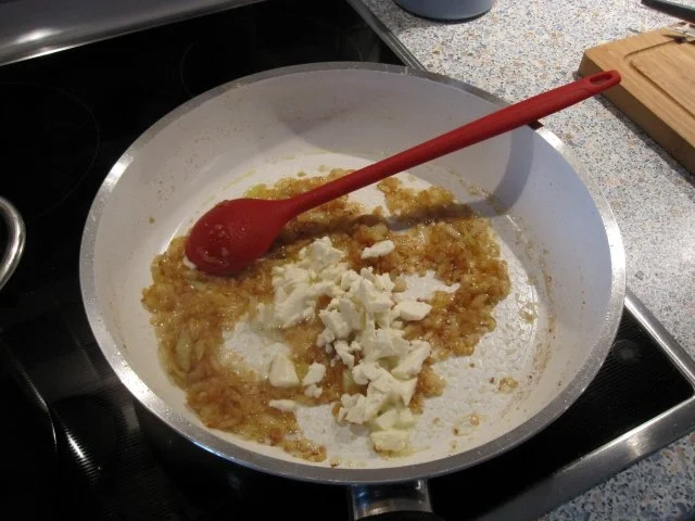 Schweinslungenbraten mit Blattspinat-Schafskäsefüllung in pikanter Weißweinsauce - Rezept - Bild Nr. 6