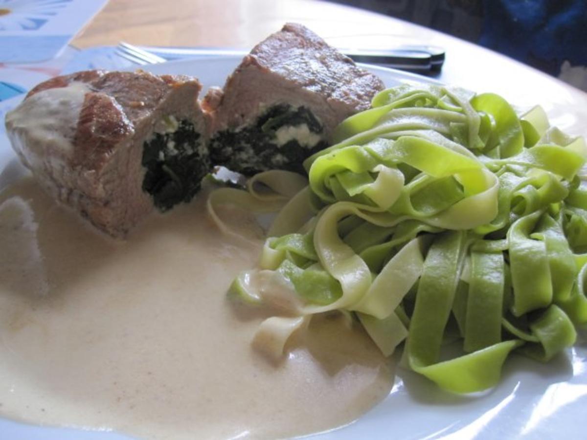 Schweinslungenbraten mit Blattspinat-Schafskäsefüllung in pikanter Weißweinsauce - Rezept - Bild Nr. 14