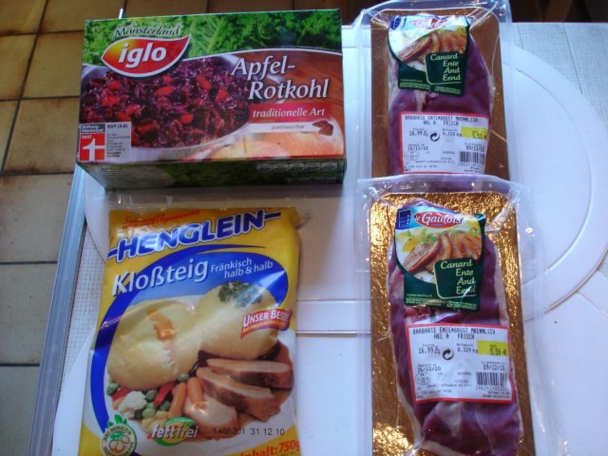 Barbarie Entenbrustfilet mit Rotweinsauce, Apfel-Rotkohl und ...