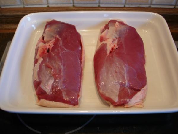 Barbarie Entenbrustfilet mit Rotweinsauce, Apfel-Rotkohl und ...