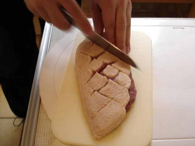 Barbarie Entenbrustfilet mit Rotweinsauce, Apfel-Rotkohl und fränkischen Knödeln - Rezept - Bild Nr. 10