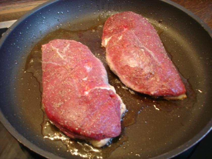 Barbarie Entenbrustfilet mit Rotweinsauce, Apfel-Rotkohl und ...