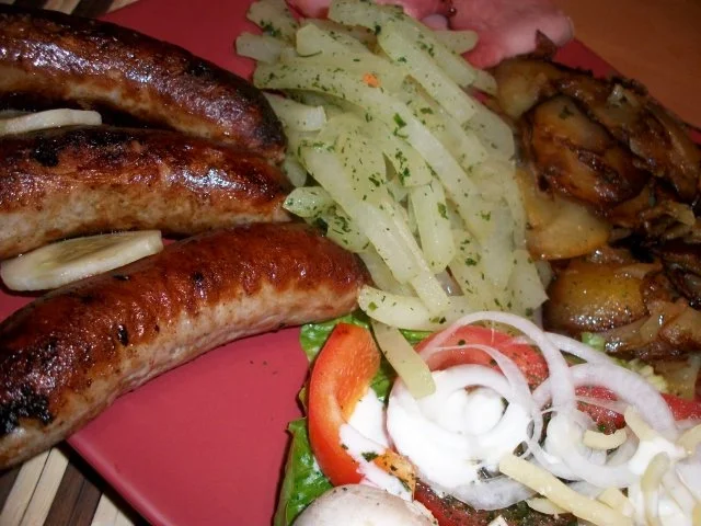 Bratkartoffeln, Grobe Bratwurst, Kohlrabigemüse und einen kleinen Salat - Rezept - Bild Nr. 5