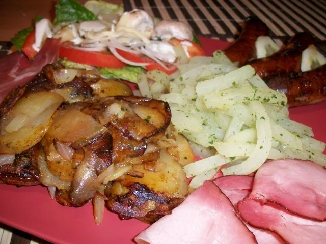 Bratkartoffeln, Grobe Bratwurst, Kohlrabigemüse und einen kleinen Salat - Rezept - Bild Nr. 6