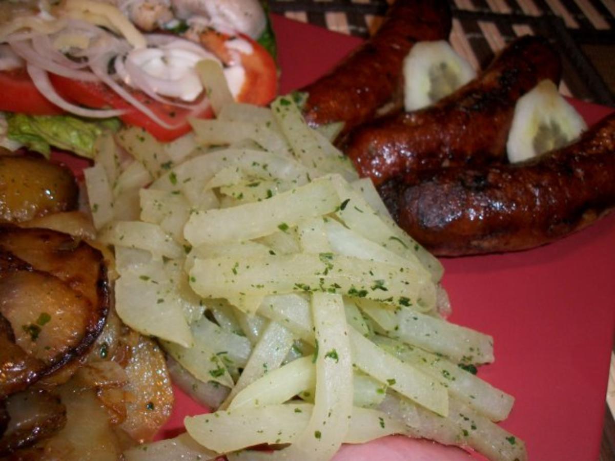Bratkartoffeln, Grobe Bratwurst, Kohlrabigemüse und einen kleinen Salat - Rezept - Bild Nr. 7