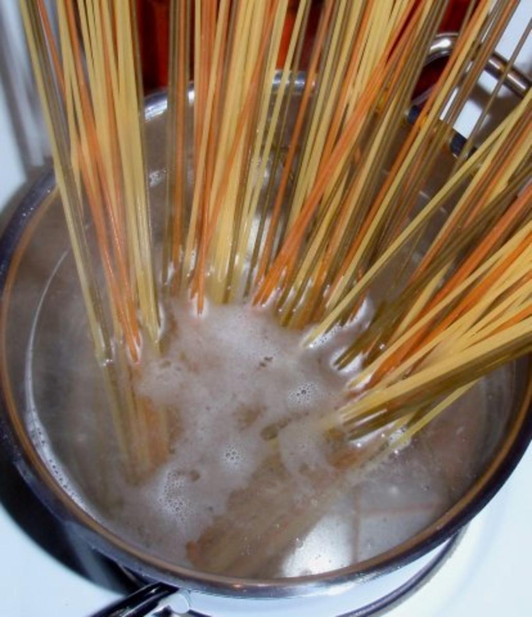 Spaghetti Tricolore mit (m)einer Thunfisch-Sauce - Rezept - Bild Nr. 4