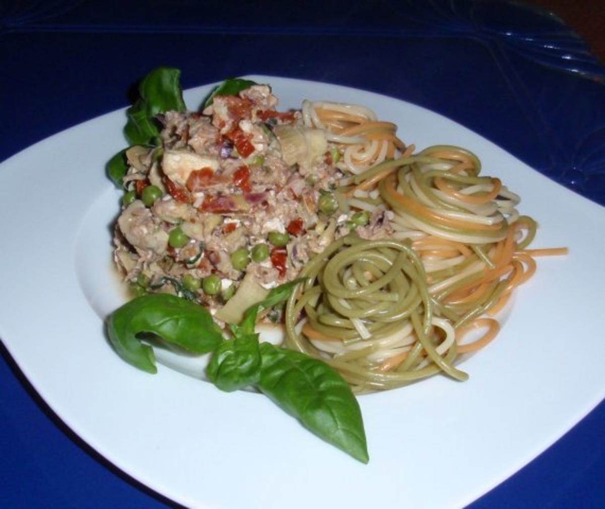 Spaghetti Tricolore mit (m)einer Thunfisch-Sauce - Rezept - Bild Nr. 12
