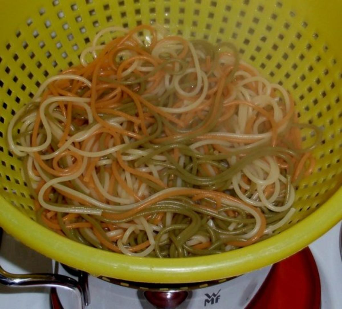 Spaghetti Tricolore mit (m)einer Thunfisch-Sauce - Rezept - Bild Nr. 5