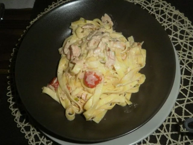 Rezept: Tagliatelle mit Räucherlachs Tagliatelle mit Räucherlachs - Rezept