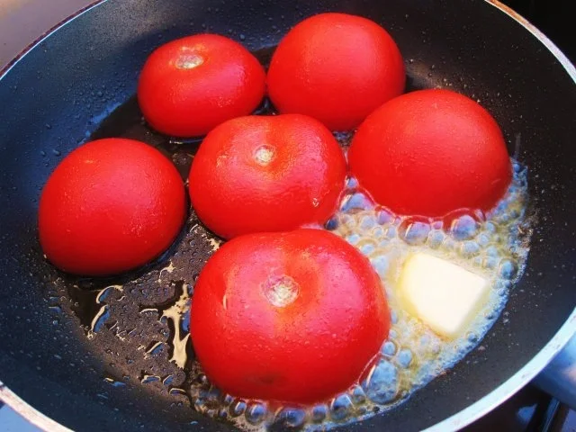 Rezept: Gebratene Tomaten mit viererlei Käse Bild Nr. 3 Gebratene Tomaten mit viererlei Käse - Rezept - Bild Nr. 3