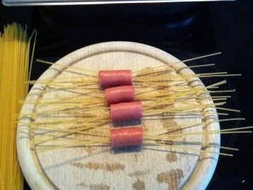Rezept: Spagetti Bockwurst Monster Bild Nr. 3 Spagetti Bockwurst Monster - Rezept - Bild Nr. 3