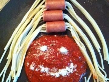 Rezept: Spagetti Bockwurst Monster Bild Nr. 6 Spagetti Bockwurst Monster - Rezept - Bild Nr. 6