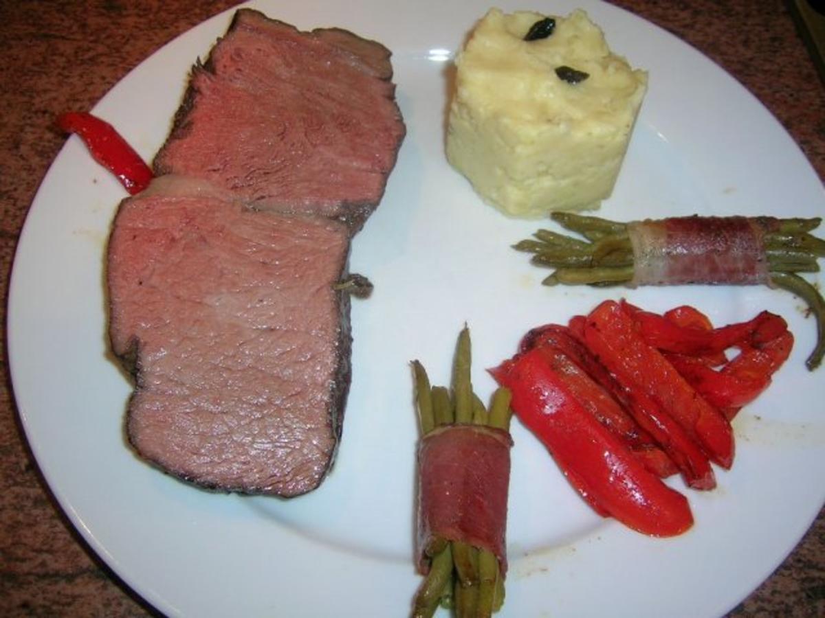 Entrecote, zartrosa gebraten bei NT, mit Trüffelpüree und Speckböhnchen ...