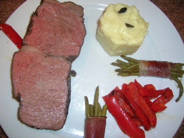 Entrecote, zartrosa gebraten bei NT, mit Trüffelpüree und Speckböhnchen an lecker Sößchen - Rezept - Bild Nr. 6