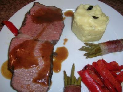 Rezept: Entrecote, zartrosa gebraten bei NT, mit Trüffelpüree und Speckböhnchen an lecker Sößchen Entrecote, zartrosa gebraten bei NT, mit Trüffelpüree und Speckböhnchen an lecker Sößchen - Rezept