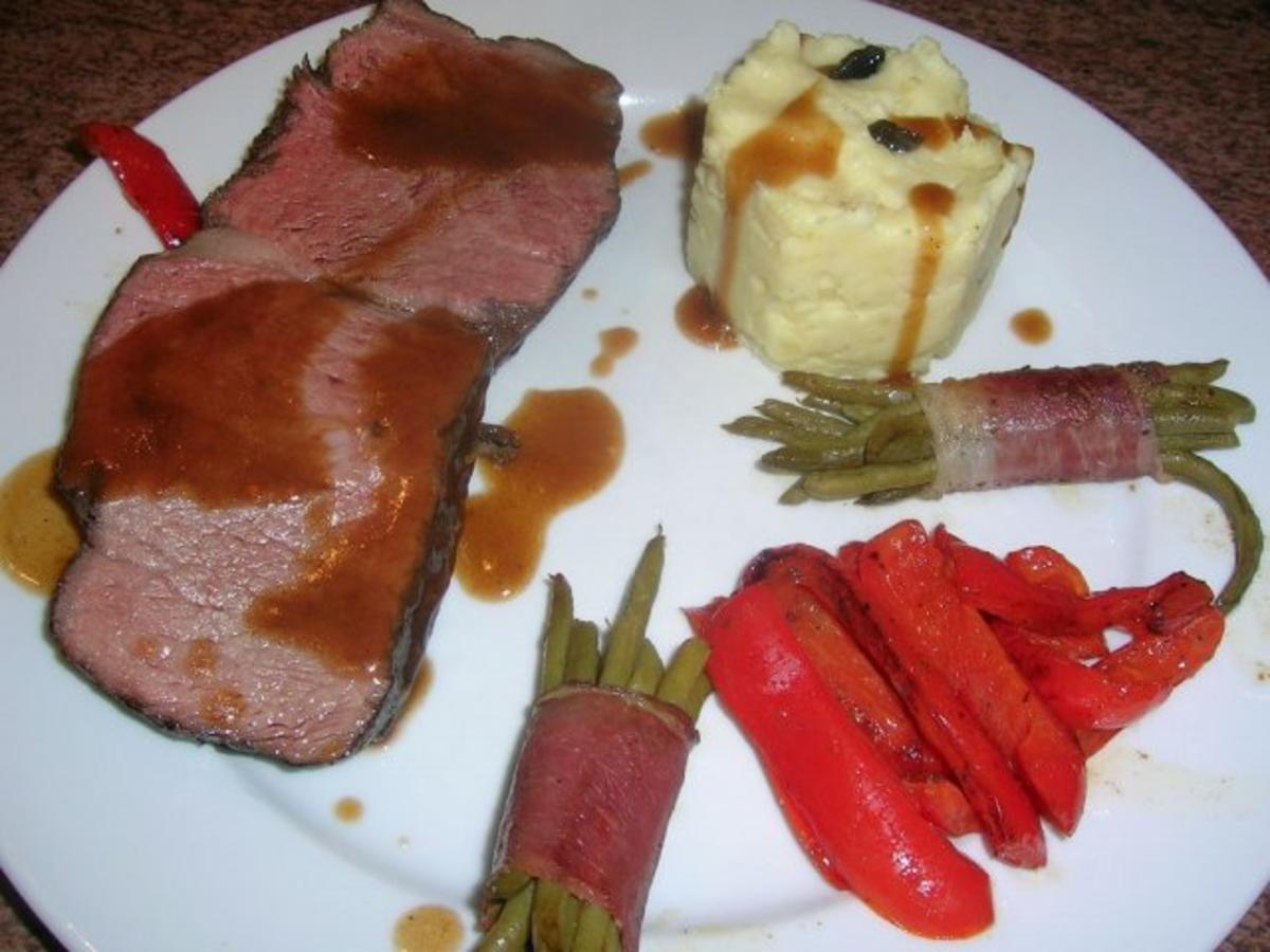 Entrecote, zartrosa gebraten bei NT, mit Trüffelpüree und Speckböhnchen ...