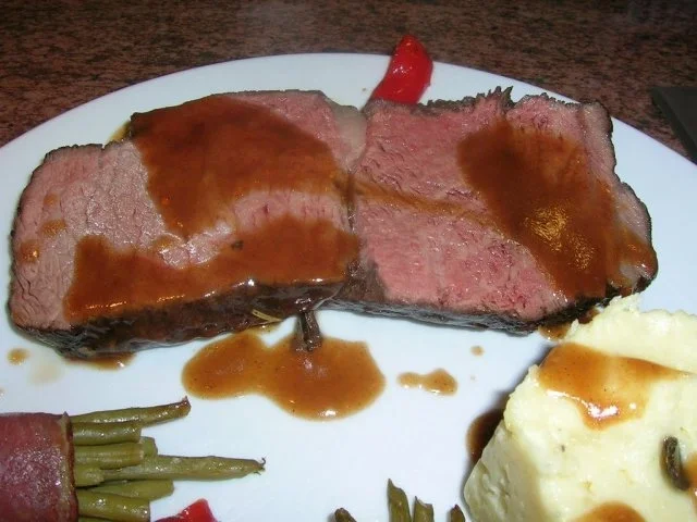 Entrecote, zartrosa gebraten bei NT, mit Trüffelpüree und Speckböhnchen an lecker Sößchen - Rezept - Bild Nr. 8