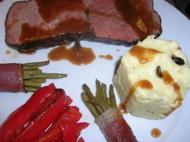 Entrecote, zartrosa gebraten bei NT, mit Trüffelpüree und Speckböhnchen an lecker Sößchen - Rezept - Bild Nr. 9