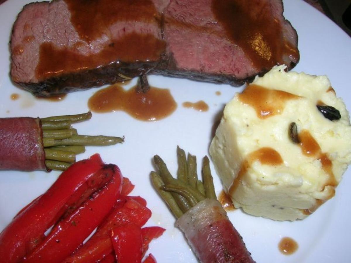 Entrecote, zartrosa gebraten bei NT, mit Trüffelpüree und Speckböhnchen ...