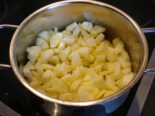 Rezept: Selbstgemachtes Apfelmus mit Reibekuchen Bild Nr. 5 Selbstgemachtes Apfelmus mit Reibekuchen - Rezept - Bild Nr. 5