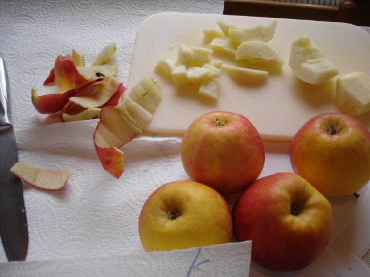 Selbstgemachtes Apfelmus mit Reibekuchen - Rezept - Bild Nr. 3