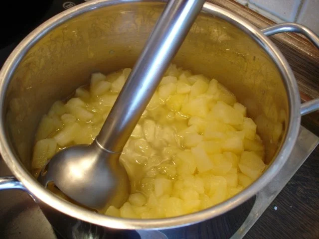 Rezept: Selbstgemachtes Apfelmus mit Reibekuchen Bild Nr. 7 Selbstgemachtes Apfelmus mit Reibekuchen - Rezept - Bild Nr. 7
