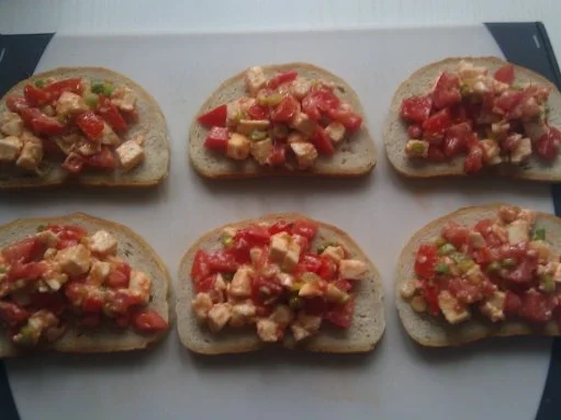 Rezept: Bruschetta mit Mozarella und Tomate Bild Nr. 4 Bruschetta mit Mozarella und Tomate - Rezept - Bild Nr. 4