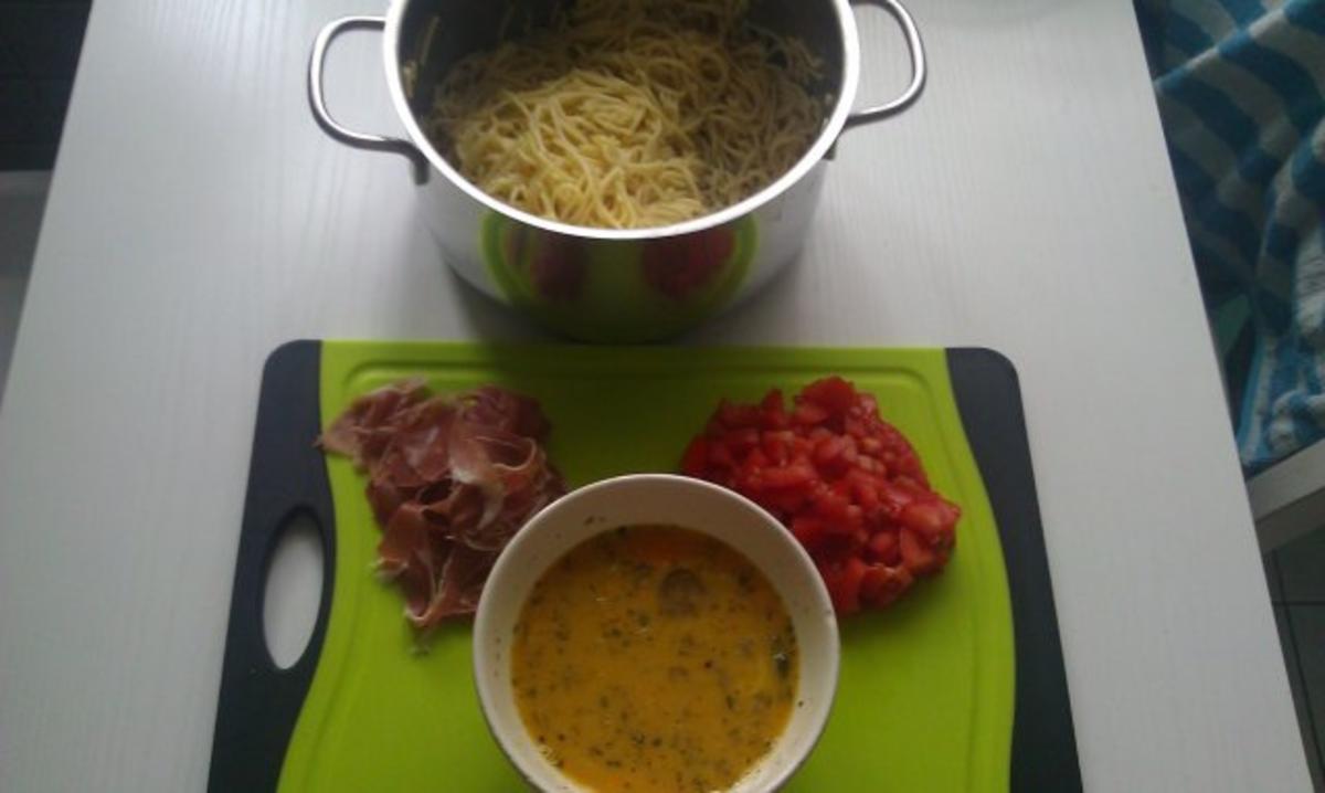 Spaghetti Omlett mit Tomaten - Rezept - Bild Nr. 2