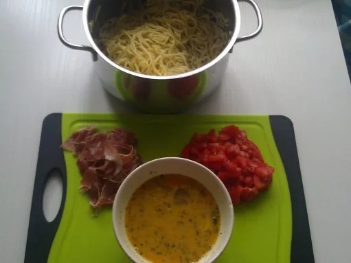 Spaghetti Omlett mit Tomaten - Rezept - Bild Nr. 2