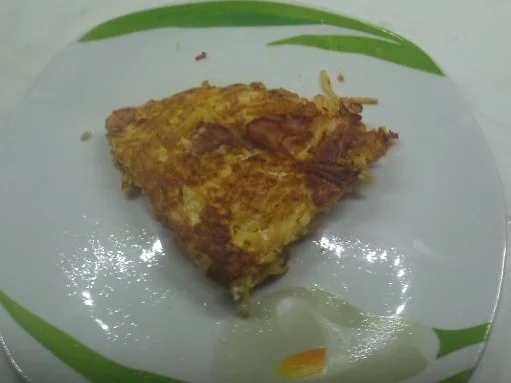 Spaghetti Omlett mit Tomaten - Rezept