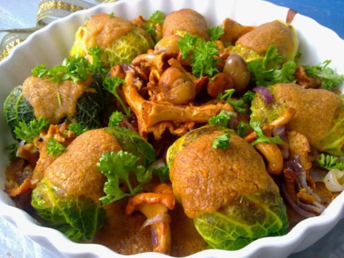 Wirsingrouladen mit Maronensauce &amp; Pfifferlingen - Rezept - kochbar.de