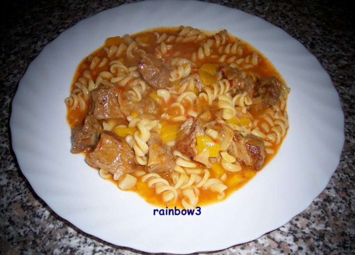 Bilder für Kochen: Nudel-Paprika-Gulasch-Pfanne - Rezept