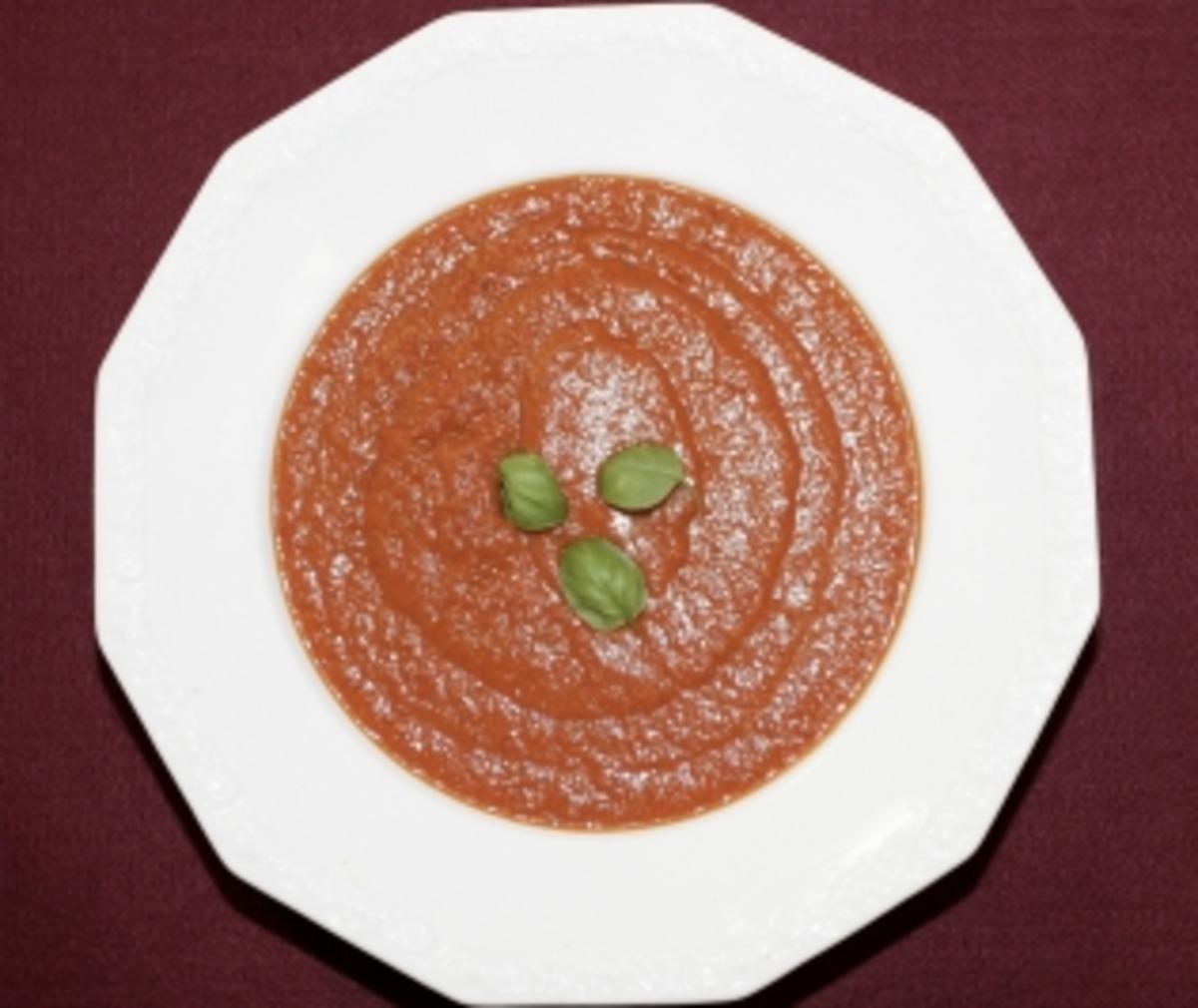 Tomatensuppe mit frischen Kräutern (Andreas Elsholz) - Rezept