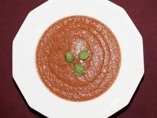 Tomatensuppe mit frischen Kräutern (Andreas Elsholz) - Rezept