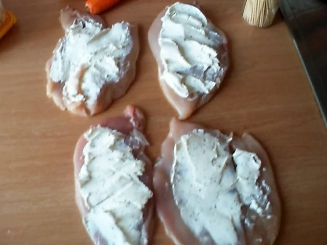 Hähnchenröllchen mit Frischkäse Mandelfüllung und Buttermörchen - Rezept - Bild Nr. 3