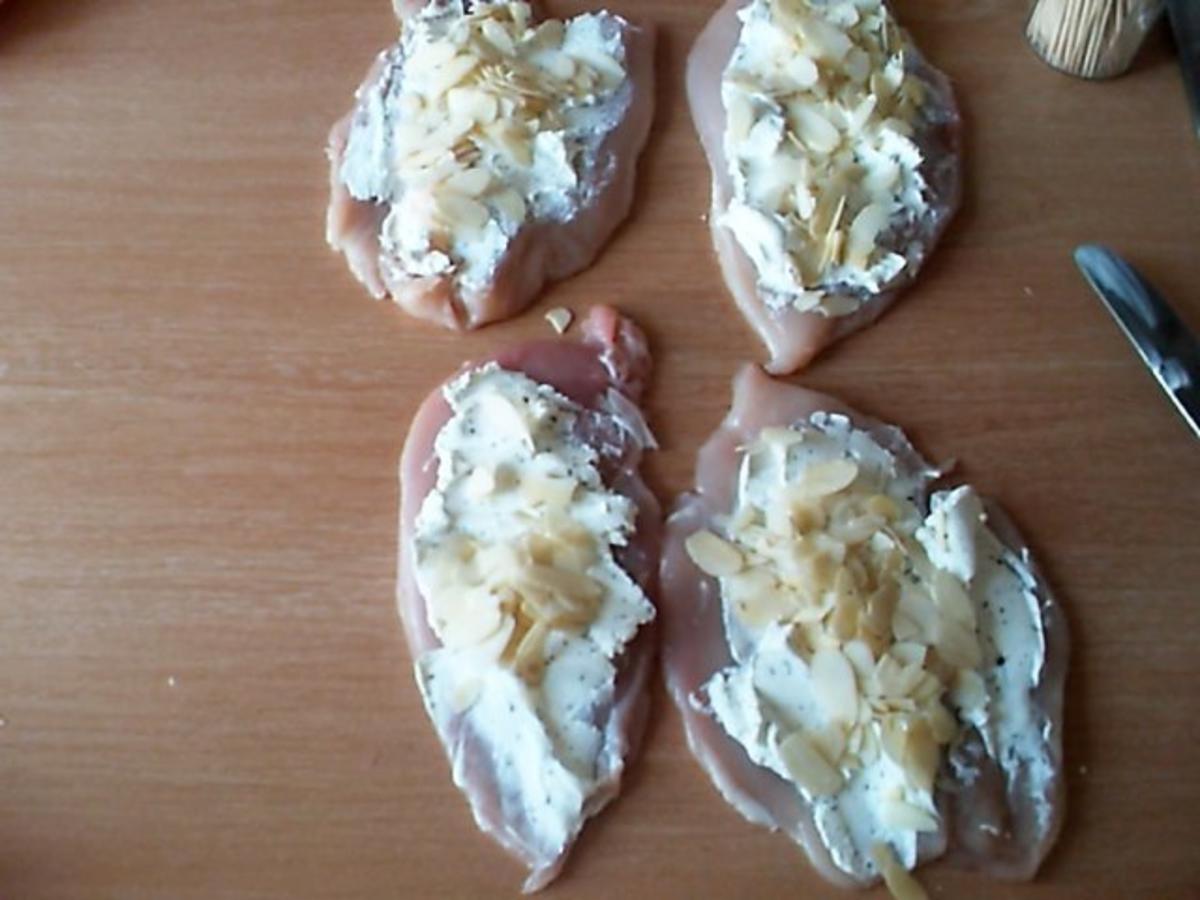 Hähnchenröllchen mit Frischkäse Mandelfüllung und Buttermörchen - Rezept - Bild Nr. 4