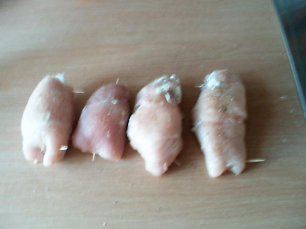 Hähnchenröllchen mit Frischkäse Mandelfüllung und Buttermörchen - Rezept - Bild Nr. 5