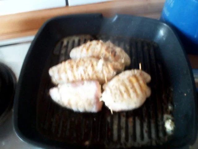 Hähnchenröllchen mit Frischkäse Mandelfüllung und Buttermörchen - Rezept - Bild Nr. 6