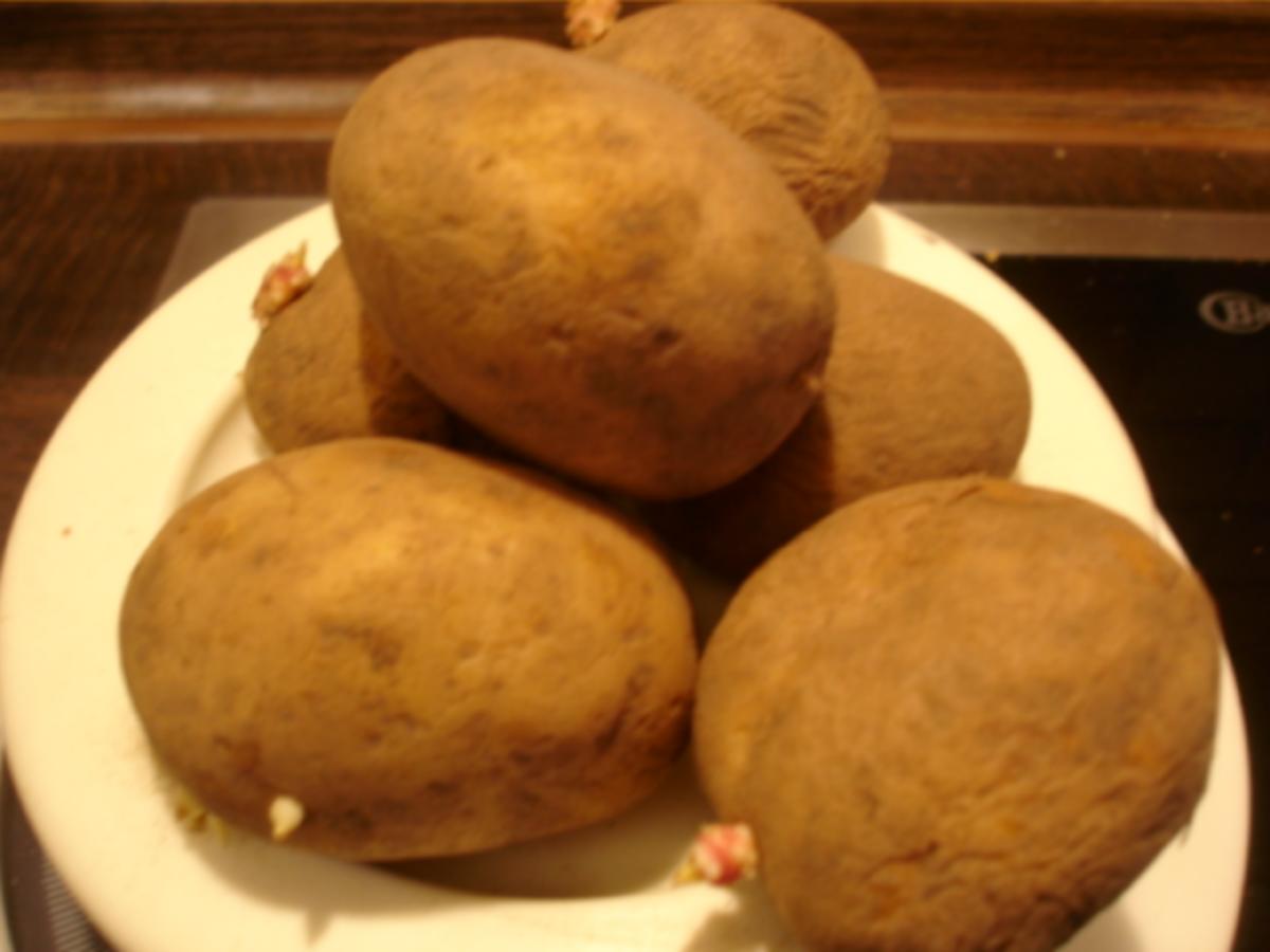 Rosenkohl mit Mandelplättchen, Kalbsschnitzel und geschwenkten Kartoffeln - Rezept - Bild Nr. 5